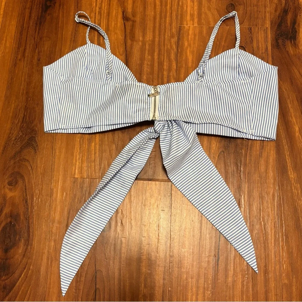 Fashion Nova Blue and White Tie Front Crop Top - Picture 2 of 8